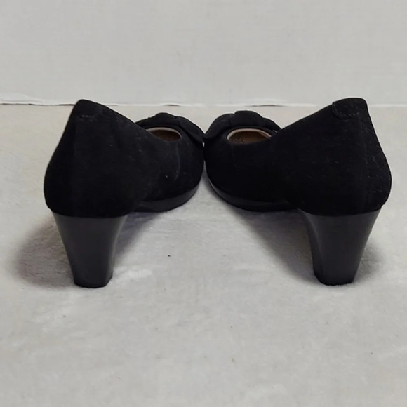 Black Suede Kumfs‎ Center Bow Heels - Picture 9 of 16
